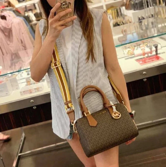 Michael Kors MK Boston Handbag Sling bag 1872)