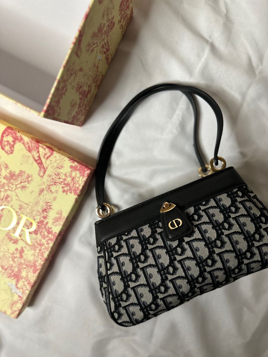 CHRISTIAN DIOR KEY OBLIQUE SMALL BAG WITH OG BOX 1162