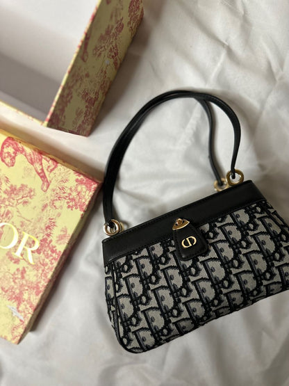 CHRISTIAN DIOR KEY OBLIQUE SMALL BAG WITH OG BOX 1162