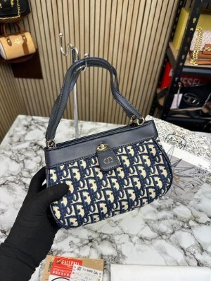 CHRISTIAN DIOR KEY OBLIQUE SMALL BAG WITH OG BOX 1162