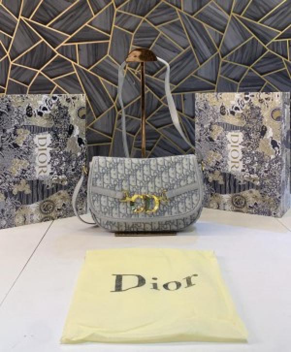 CHRISTIAN DIOR MONTAIGNE 30 HAN BAG WITH FOLDING BOX 1701