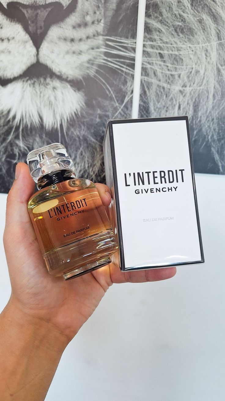LINTERDIT GIVENCHY